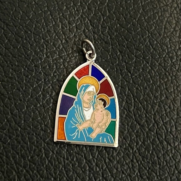 Sterling Silver pendant Virgin Mary baby Jesus - Picture 1 of 3